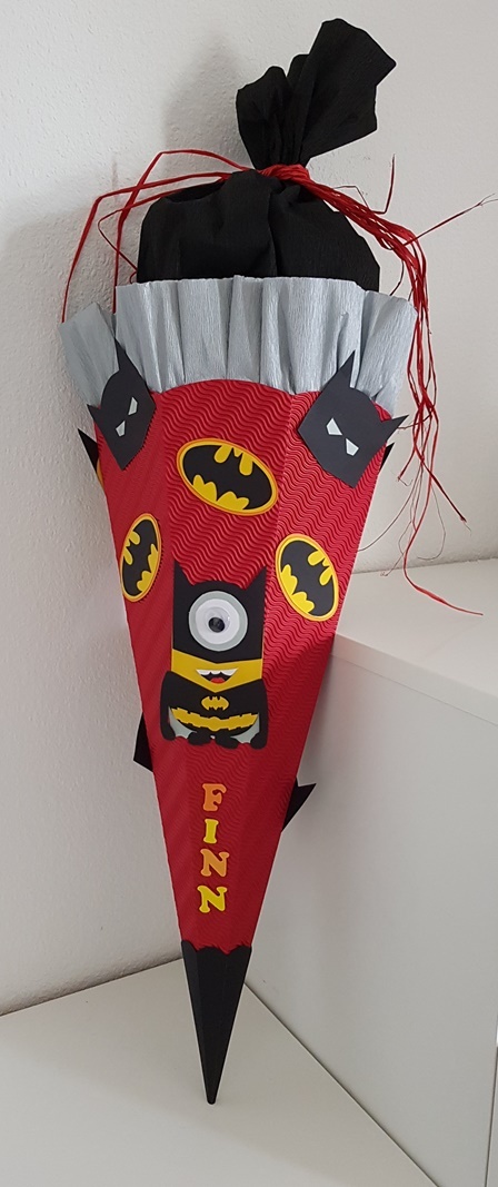 fertige Batmanminion Schultüte zur Einschulung